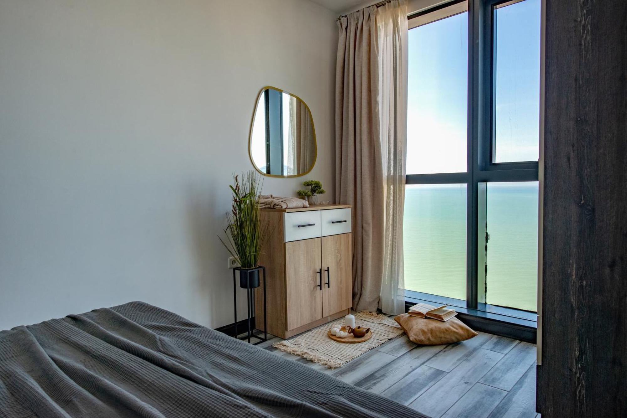 Coastal Oasis - Sea View Porta Batumi 2 Bedroom Apartment Luaran gambar