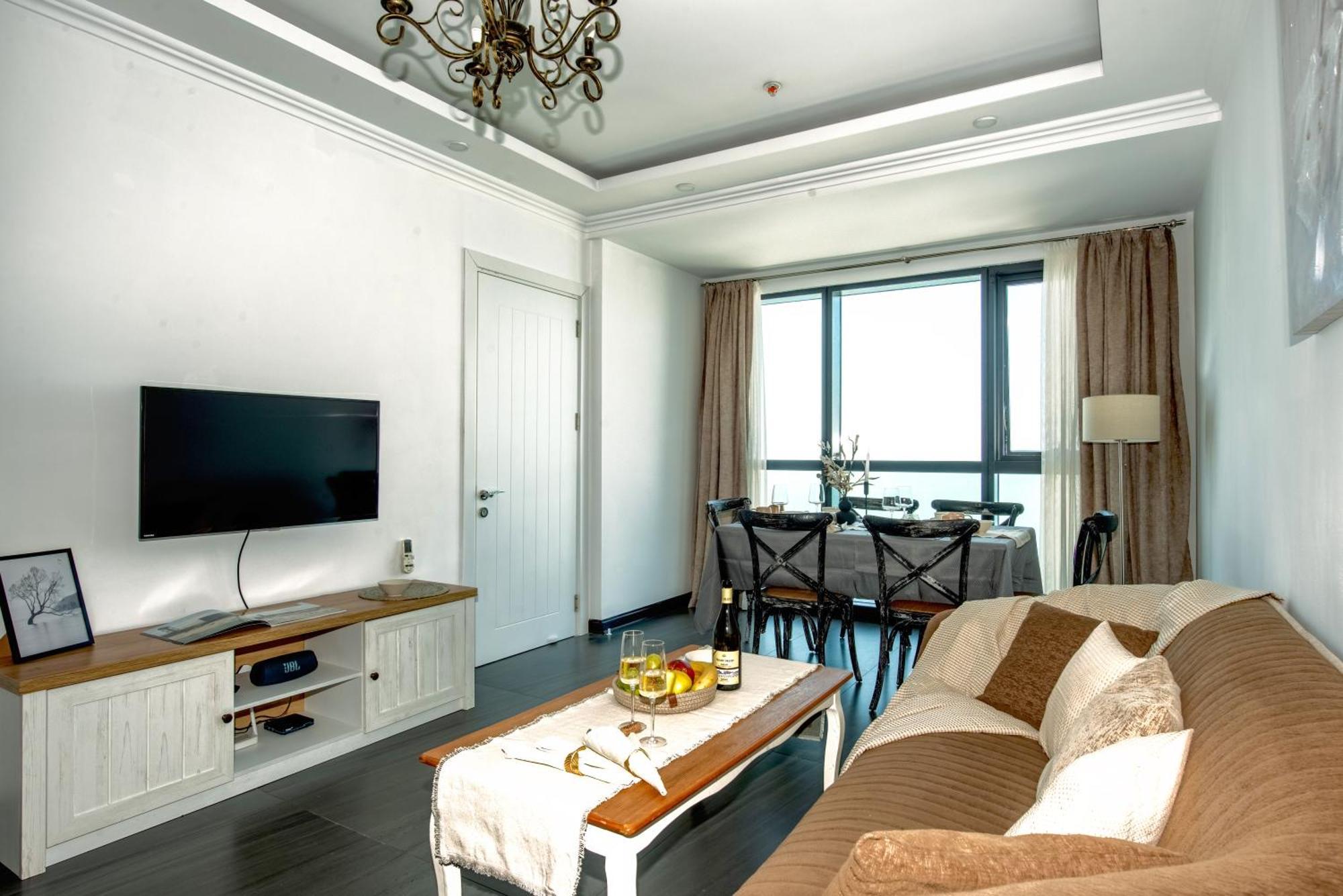 Coastal Oasis - Sea View Porta Batumi 2 Bedroom Apartment Luaran gambar